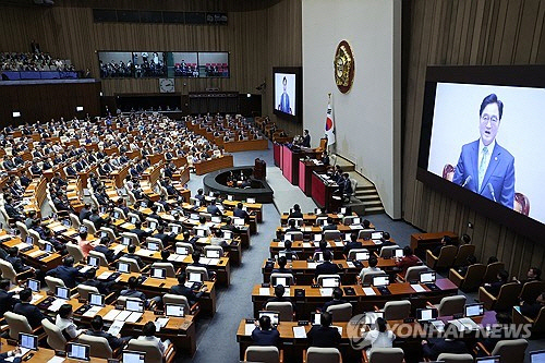 우원식 국회의장이 2일 서울 여의도 국회 본회의장에서 열린 제22대 국회 개원식 겸 제418회국회(정기회) 개회식에서 발언하고 있다. /연합뉴스